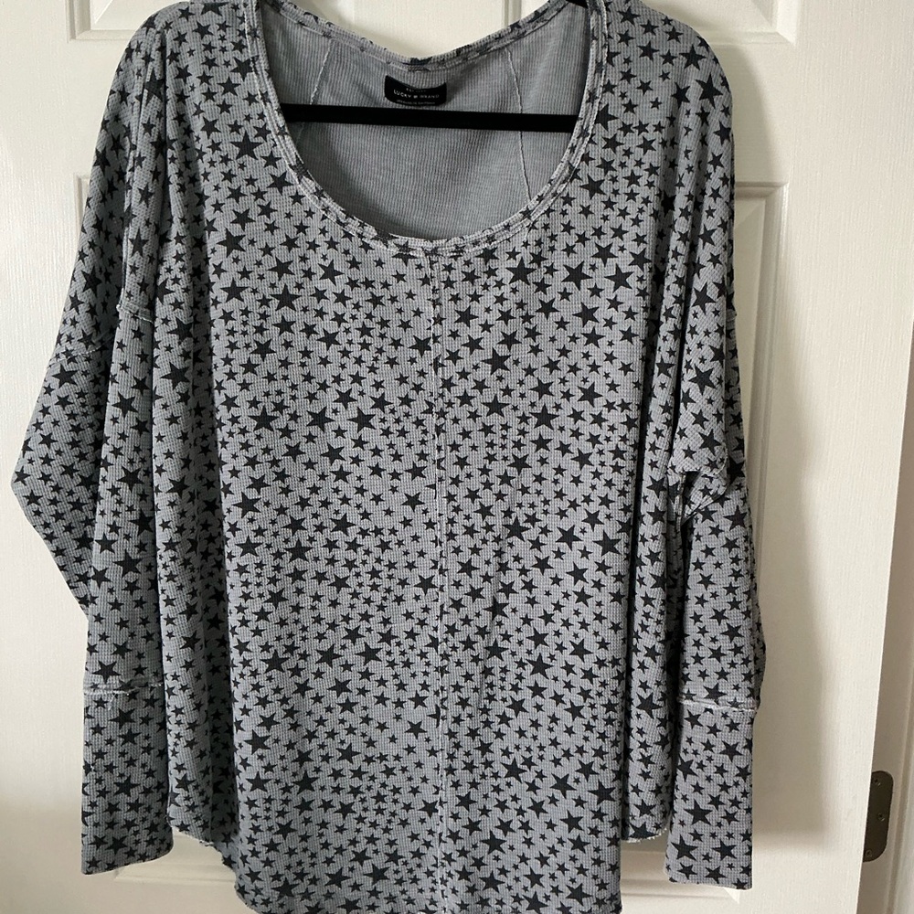 Gray Star Pattern Women's Top Size 2x - image 1